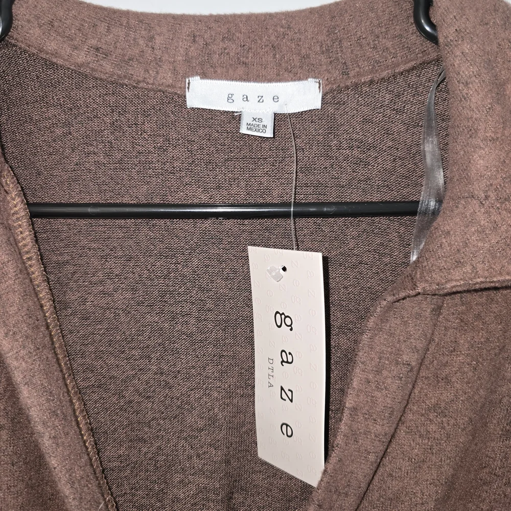 🌟 Gaze V-Neck Sweater in Warm Brown - Picture 2 of 4